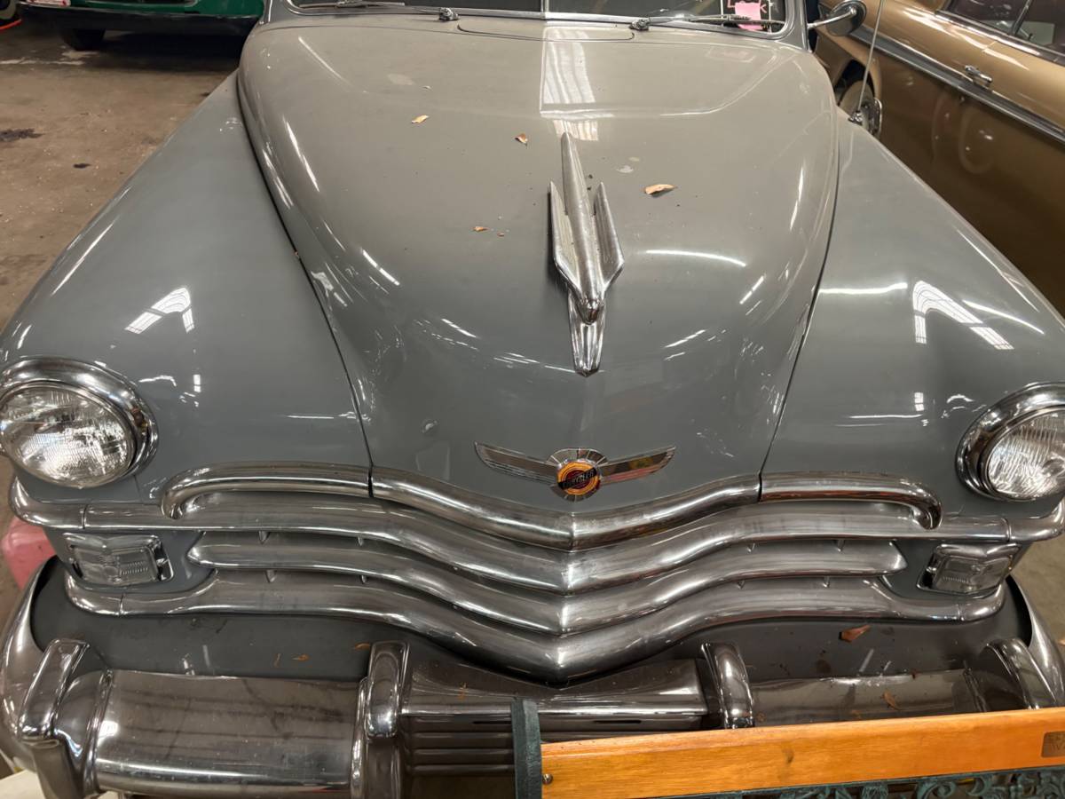 Chrysler-windsor-1950-grey-1