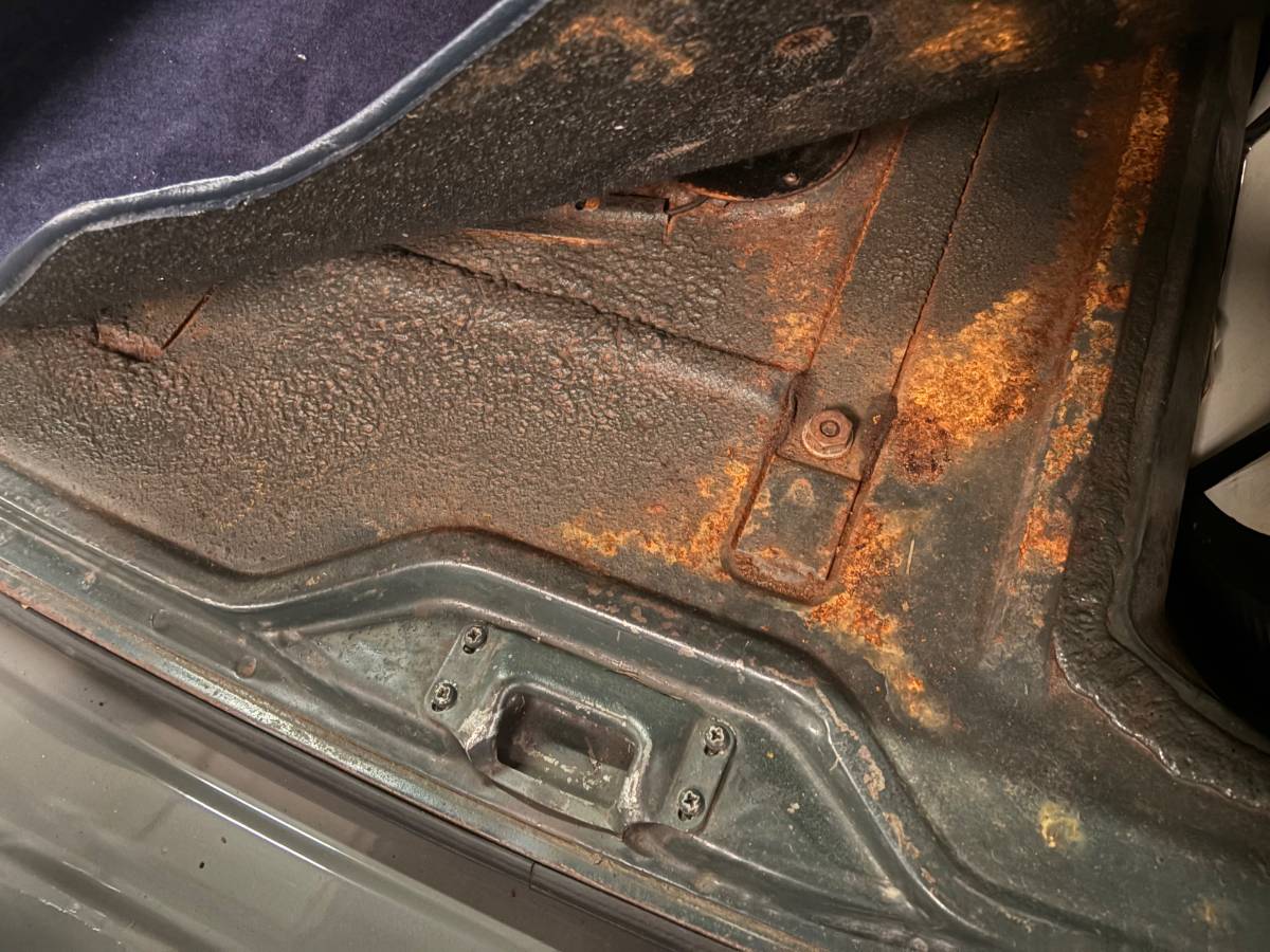 Chrysler-windsor-1950-grey-2