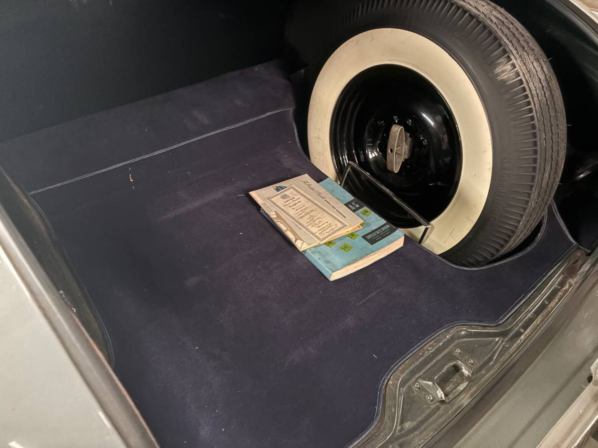 Chrysler-windsor-1950-grey-3