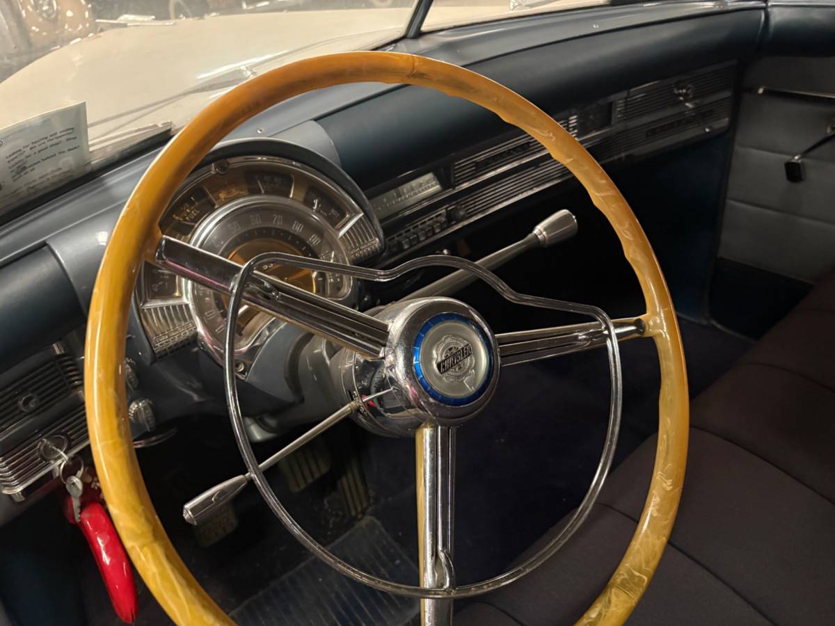 Chrysler-windsor-1950-grey-4