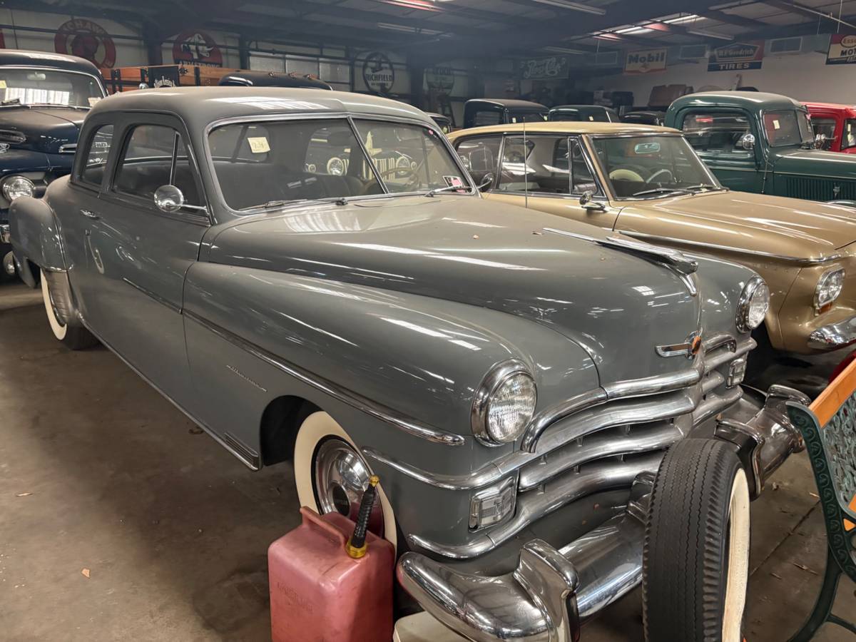 Chrysler-windsor-1950-grey