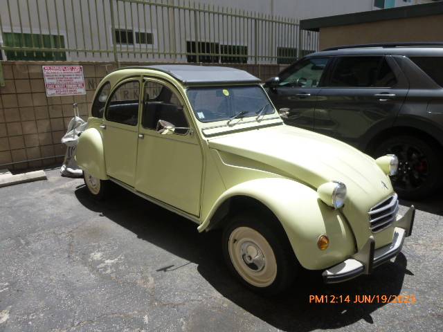 Citroen-2-cv-1972-yellow-11