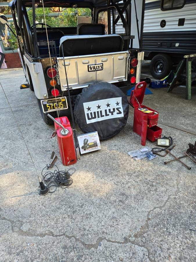 Cj5-willys-jeep-1957-silver-12