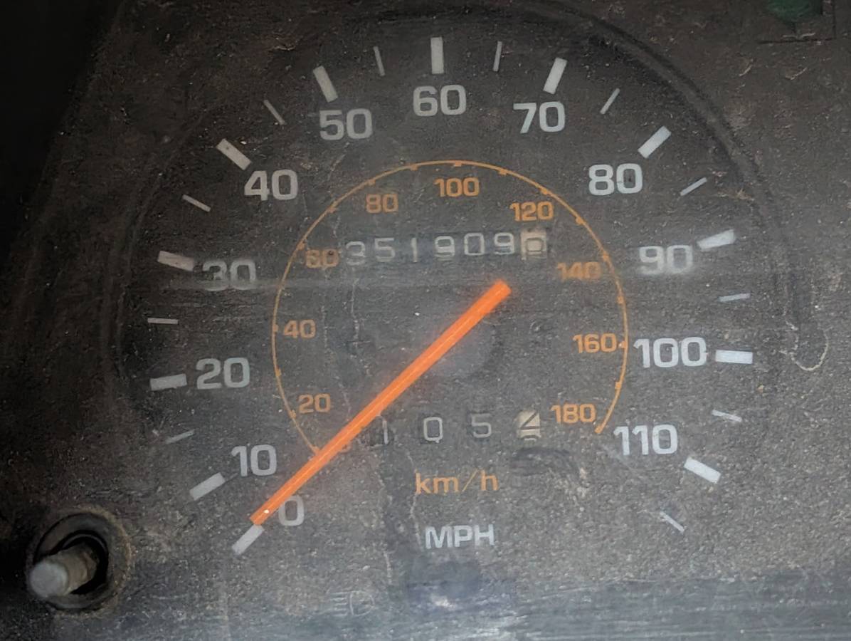 Classic-toyota-van-wagon-1985-12