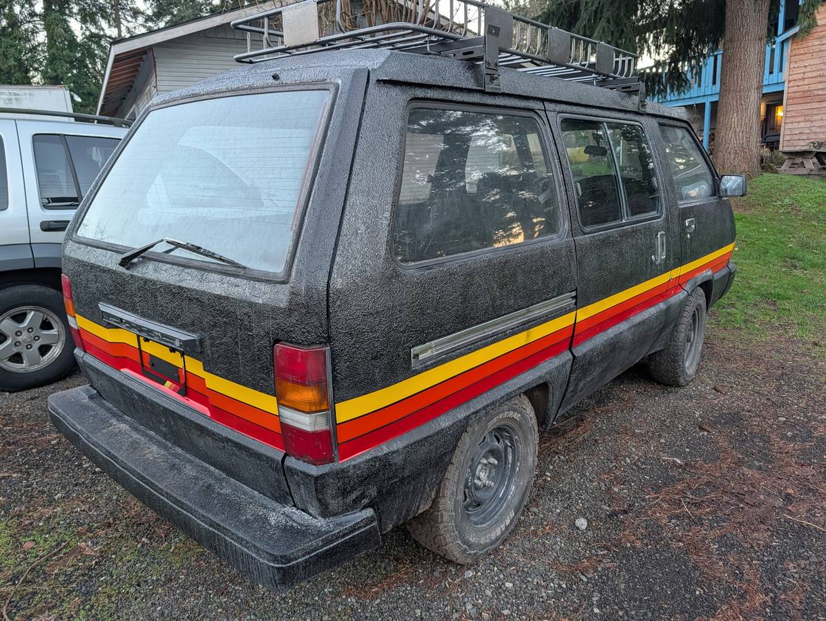 Classic-toyota-van-wagon-1985-15