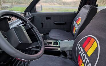 Classic-toyota-van-wagon-1985-7