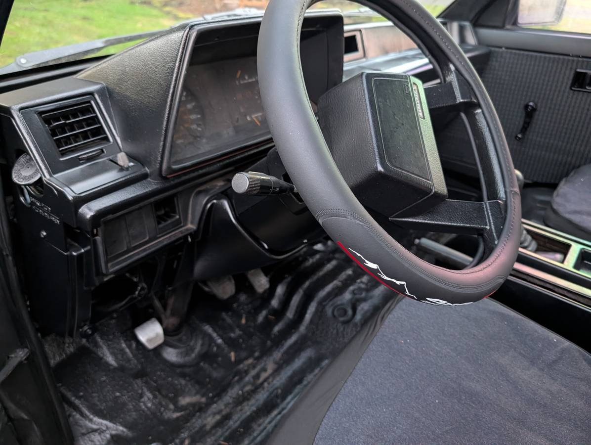 Classic-toyota-van-wagon-1985-8