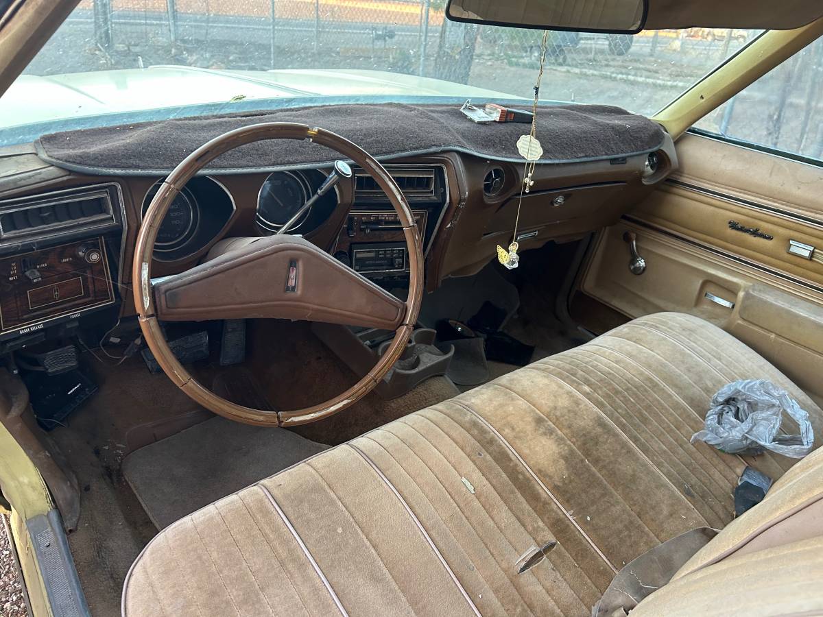 Cutlass-supreme-oldsmobile-1976-yellow-11