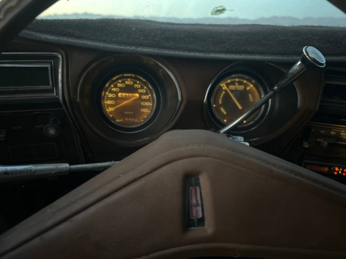 Cutlass-supreme-oldsmobile-1976-yellow-13