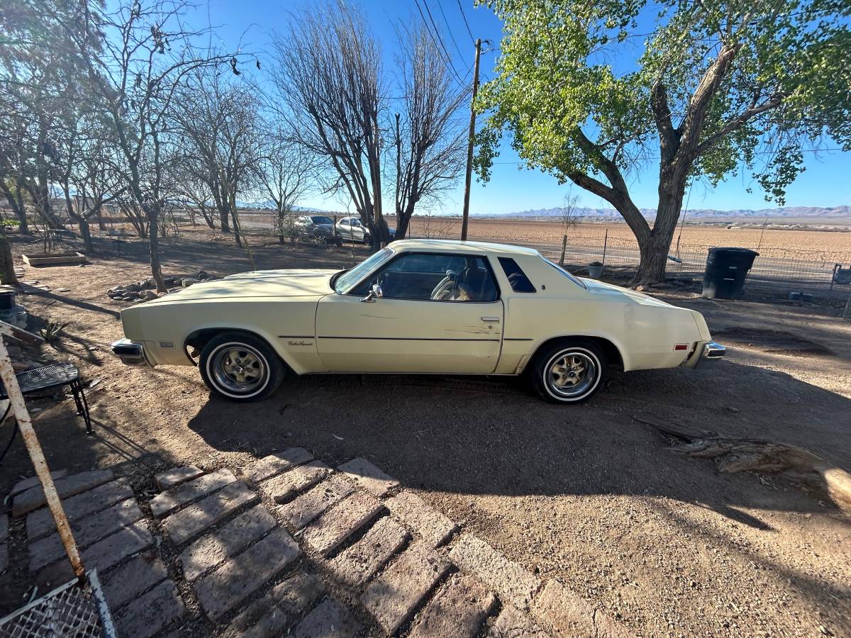 Cutlass-supreme-oldsmobile-1976-yellow-16