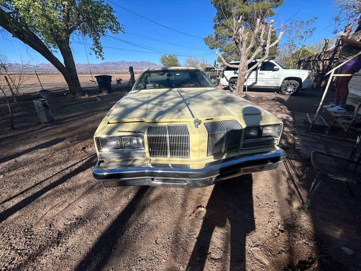 Cutlass-supreme-oldsmobile-1976-yellow-2
