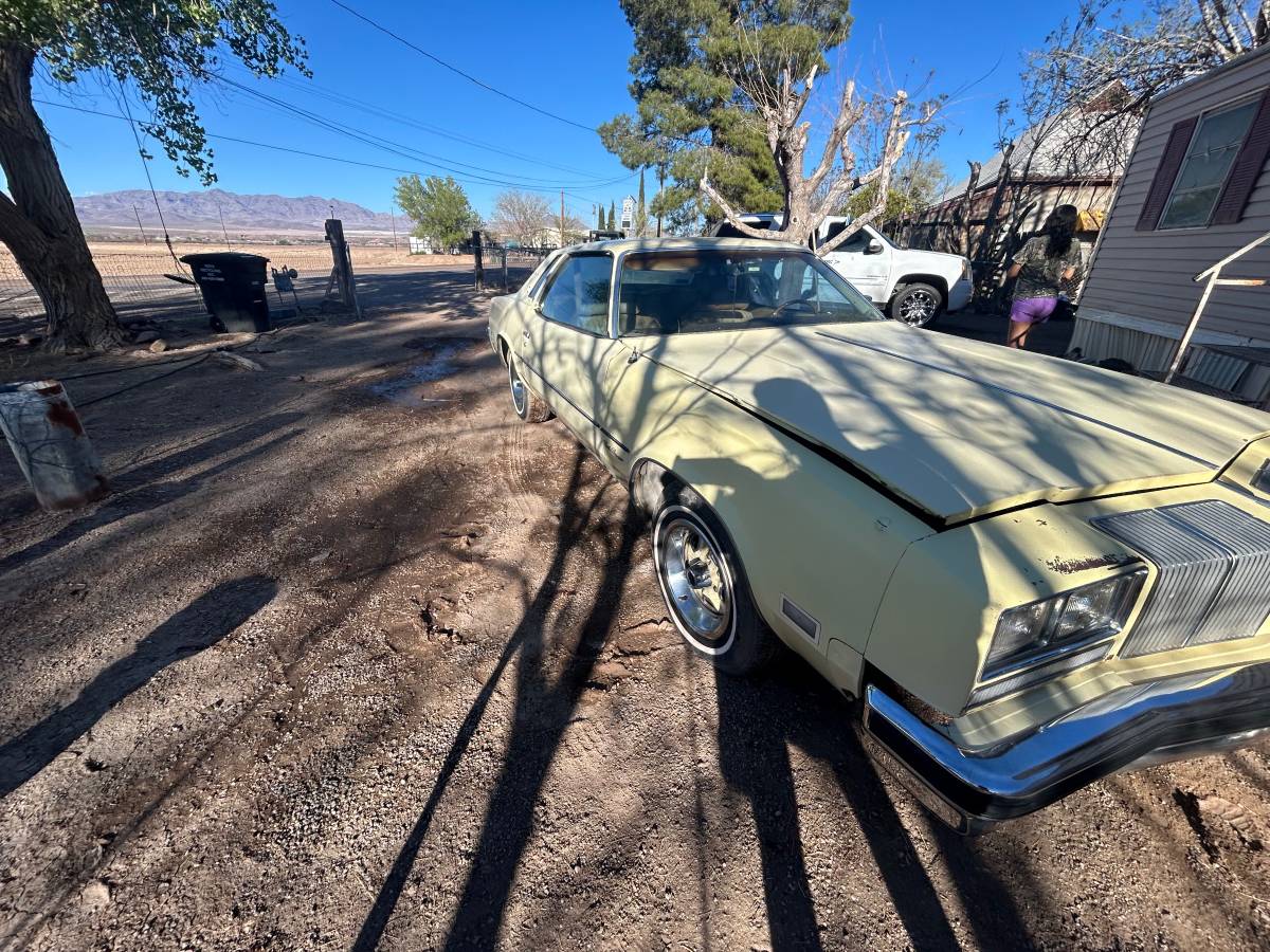 Cutlass-supreme-oldsmobile-1976-yellow-4