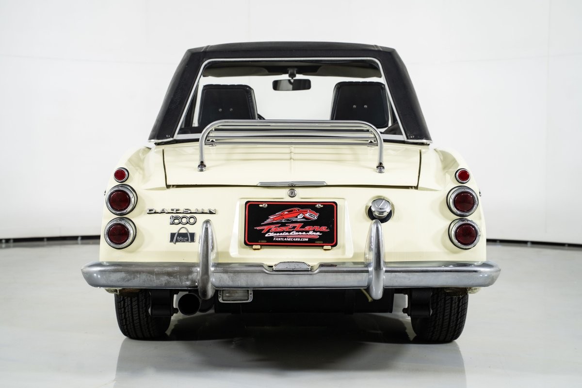Datsun-1600-1968-Roadster-10