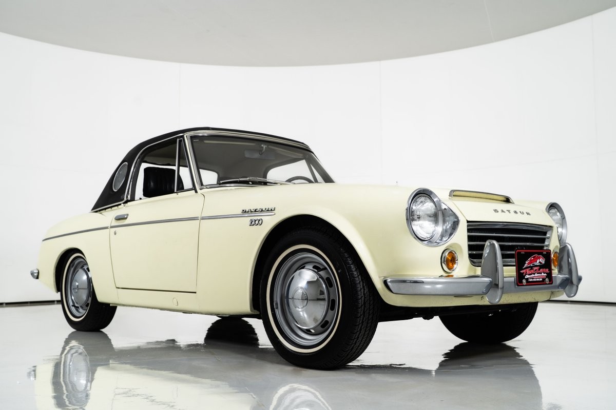 Datsun-1600-1968-Roadster-14