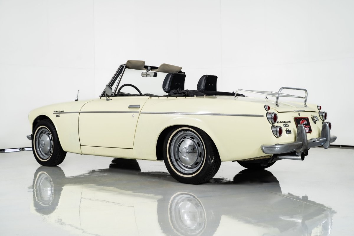 Datsun-1600-1968-Roadster-17