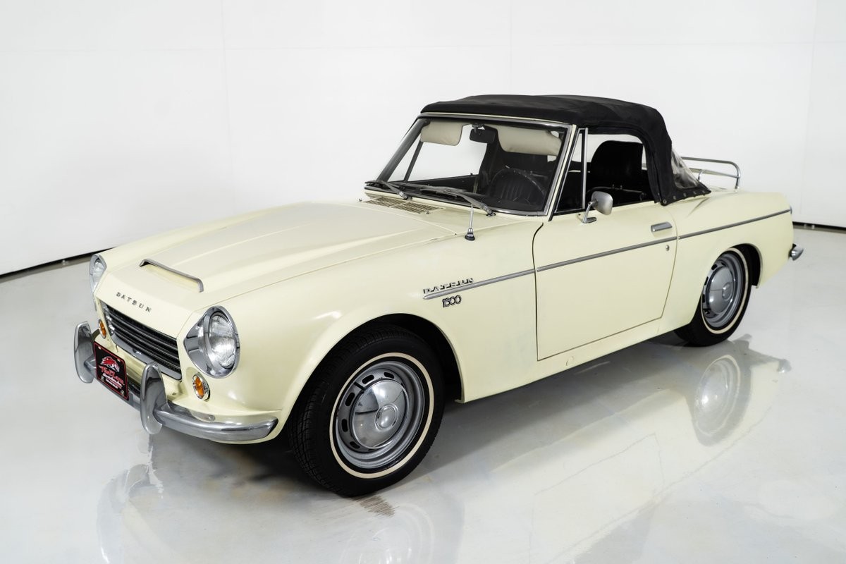 Datsun-1600-1968-Roadster-19