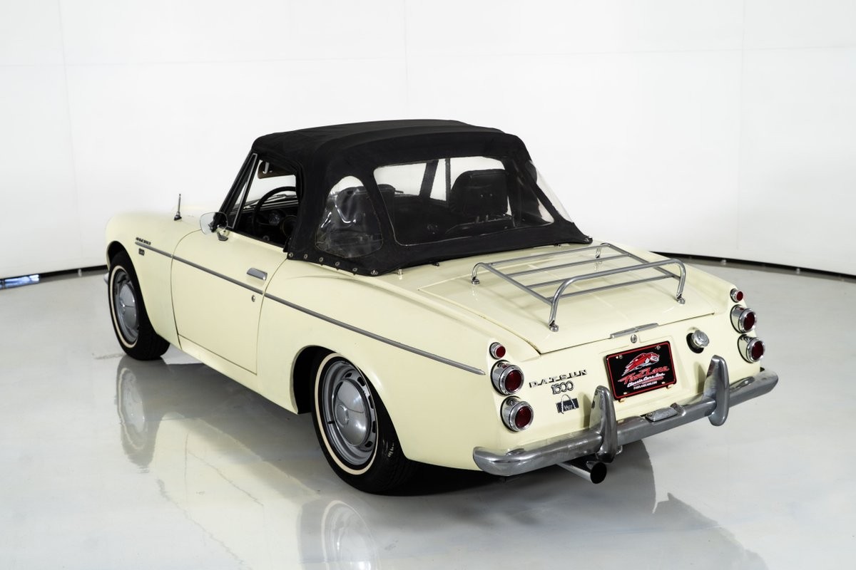 Datsun-1600-1968-Roadster-20