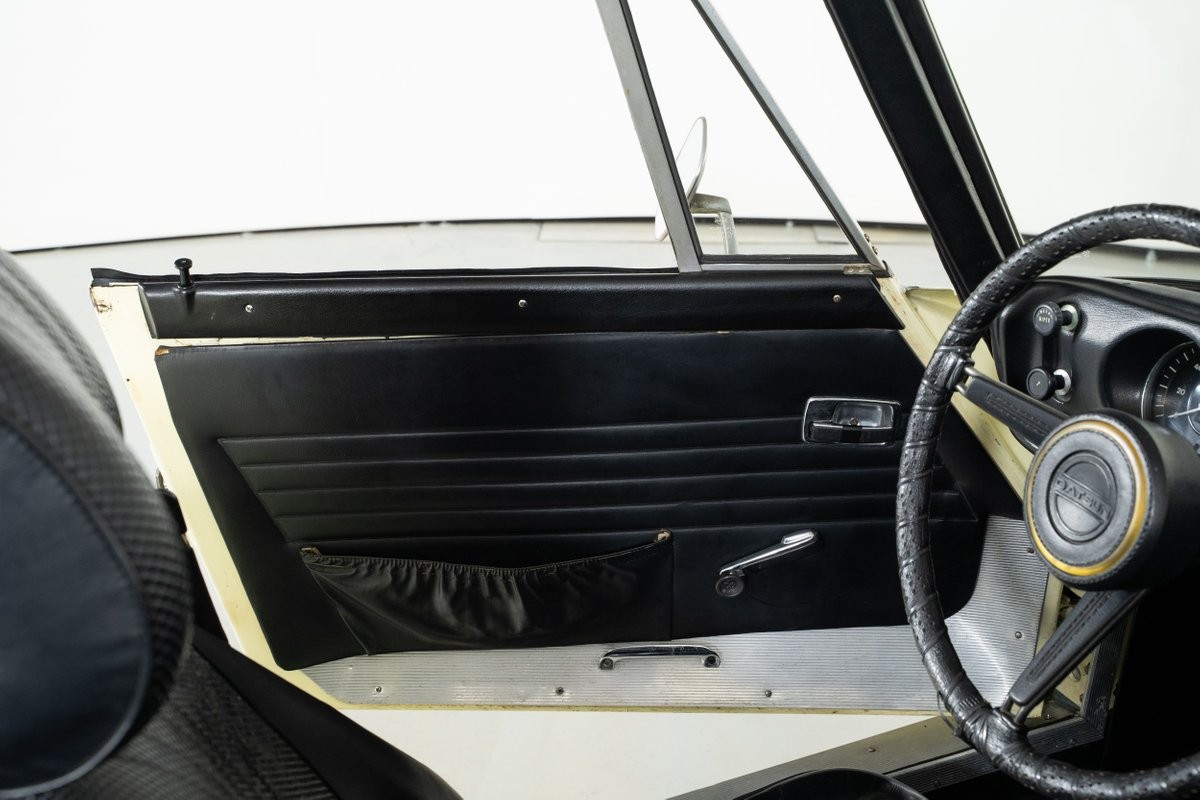 Datsun-1600-1968-Roadster-23