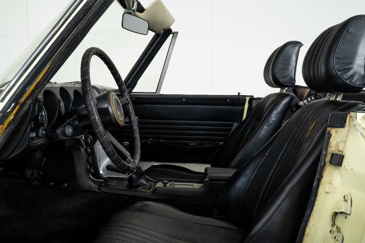 Datsun-1600-1968-Roadster-25