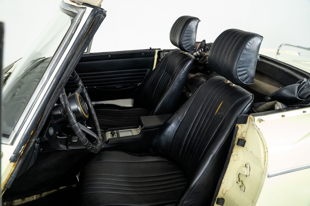 Datsun-1600-1968-Roadster-26