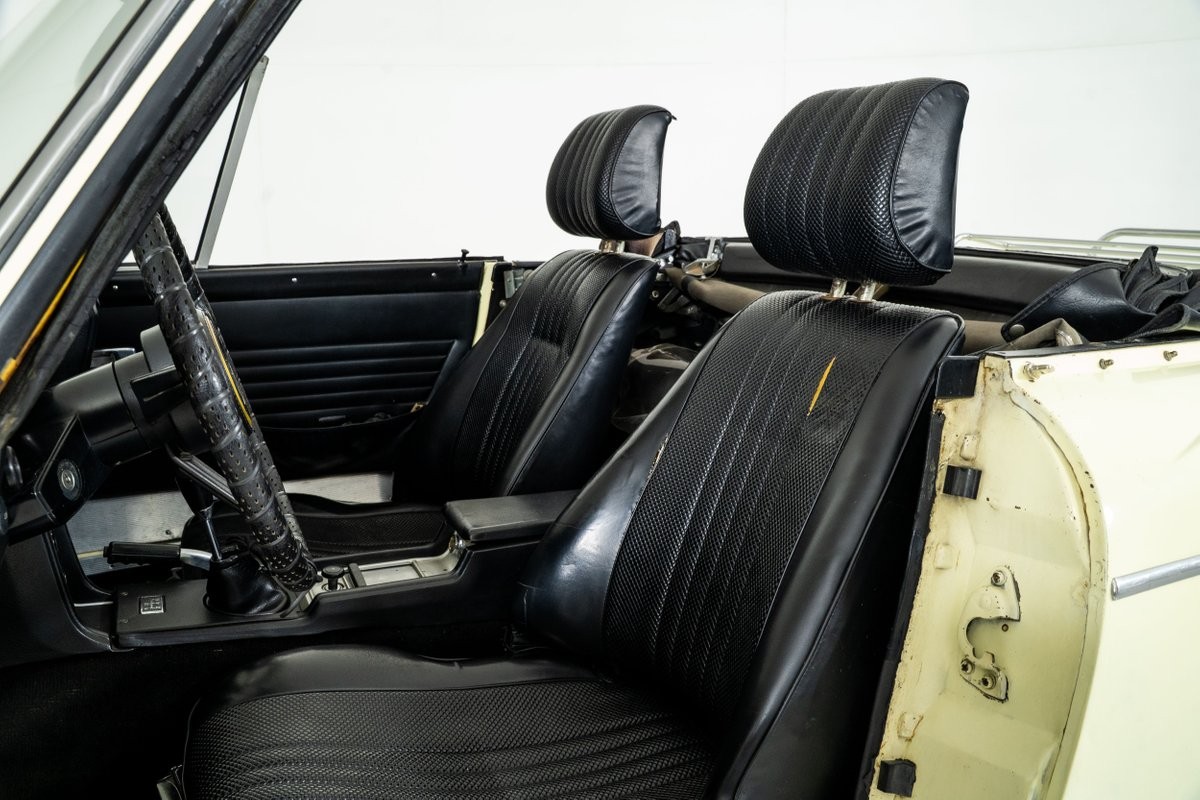 Datsun-1600-1968-Roadster-27