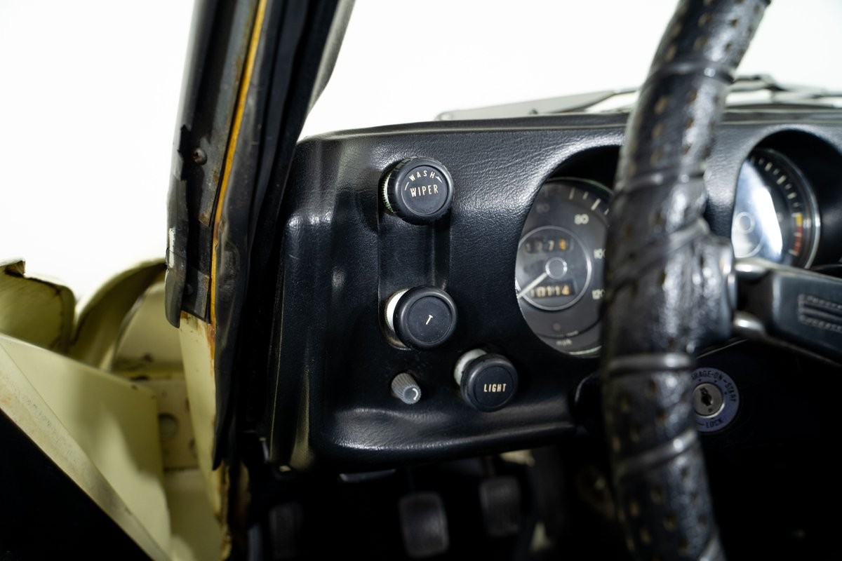 Datsun-1600-1968-Roadster-29