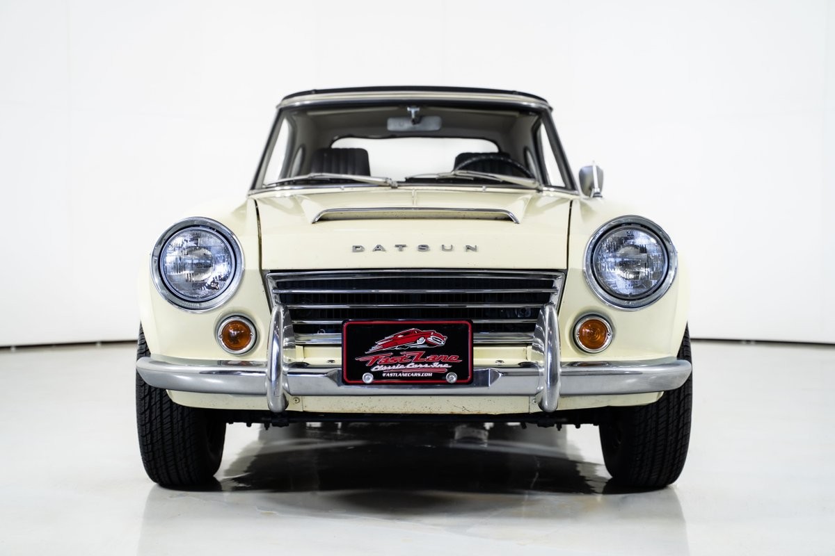 Datsun-1600-1968-Roadster-3