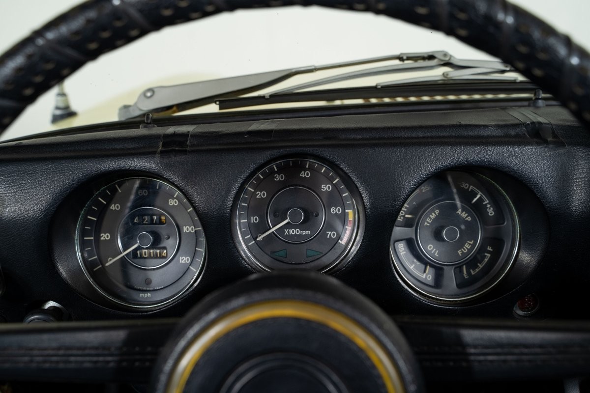 Datsun-1600-1968-Roadster-30