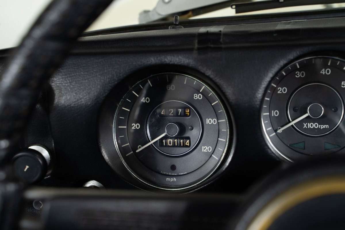 Datsun-1600-1968-Roadster-31