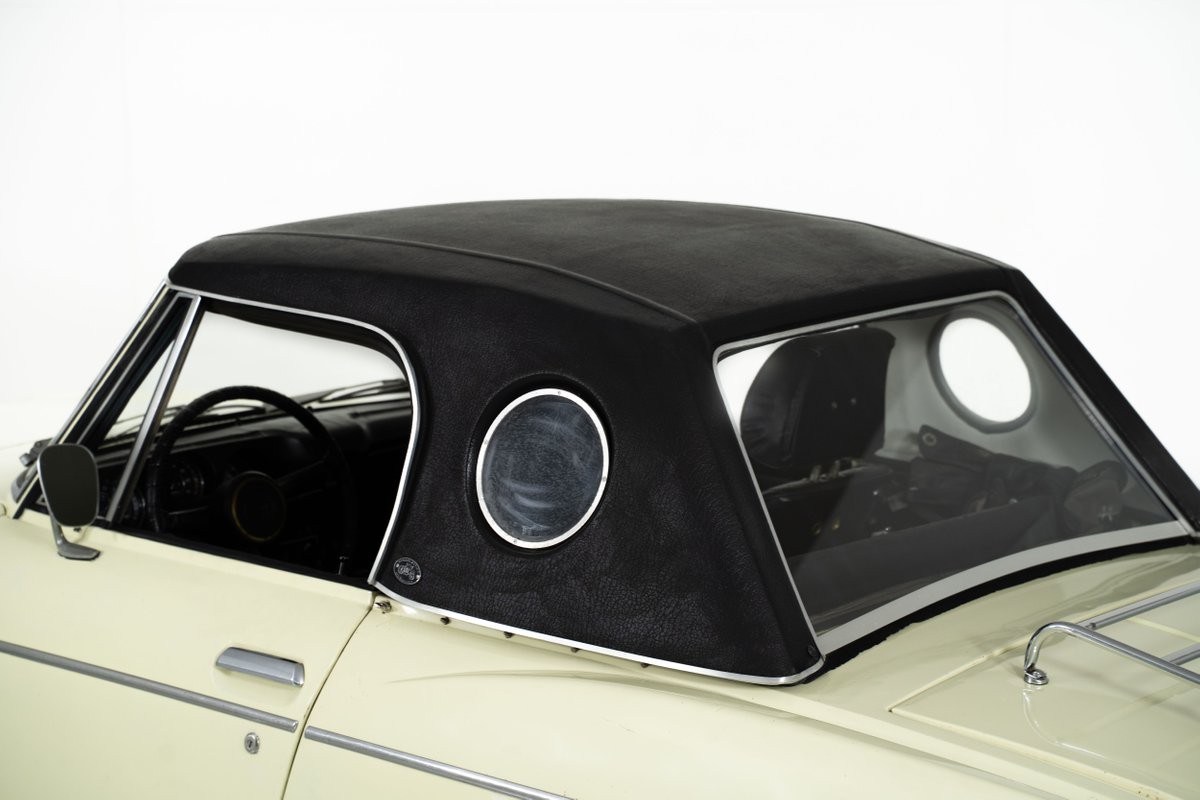 Datsun-1600-1968-Roadster-9