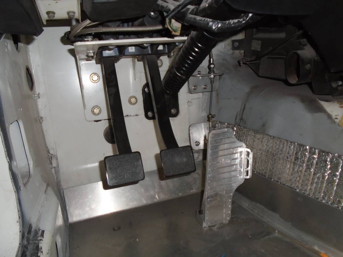 Datsun-240z-1972-white-4