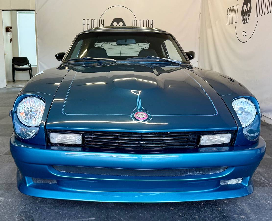 Datsun-280z-1976-custom-10