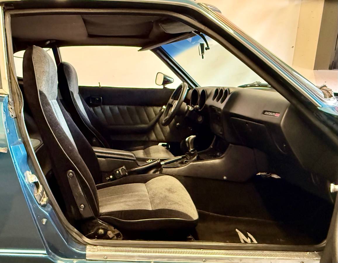 Datsun-280z-1976-custom-15