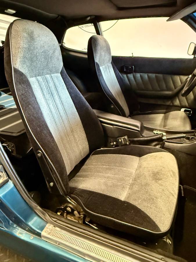 Datsun-280z-1976-custom-17