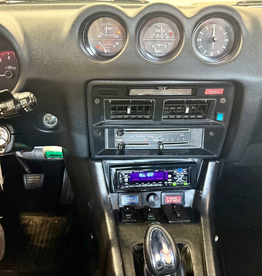 Datsun-280zx-1976-custom-14