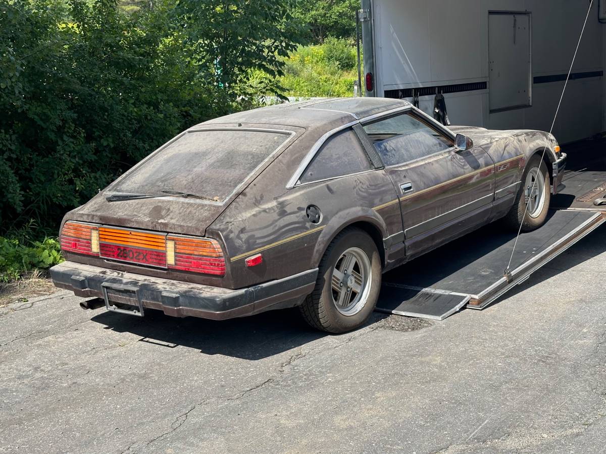 Datsun-280zx-1982-3