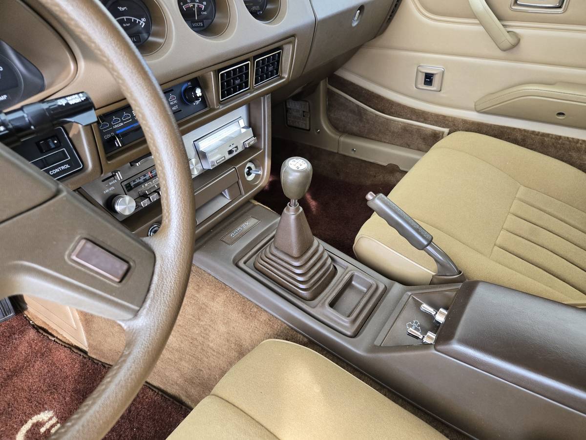 Datsun-280zx-gl-1980-brown-10