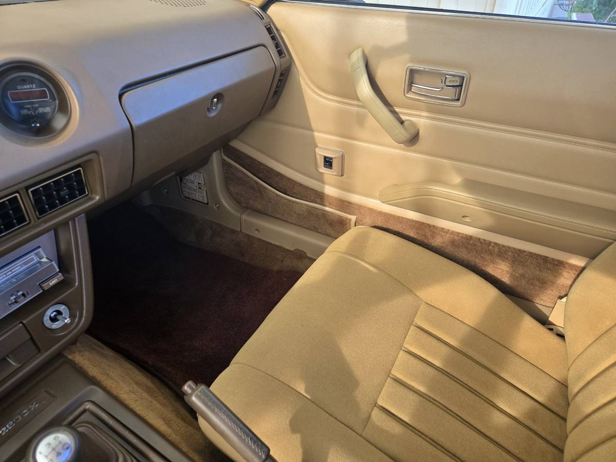 Datsun-280zx-gl-1980-brown-13