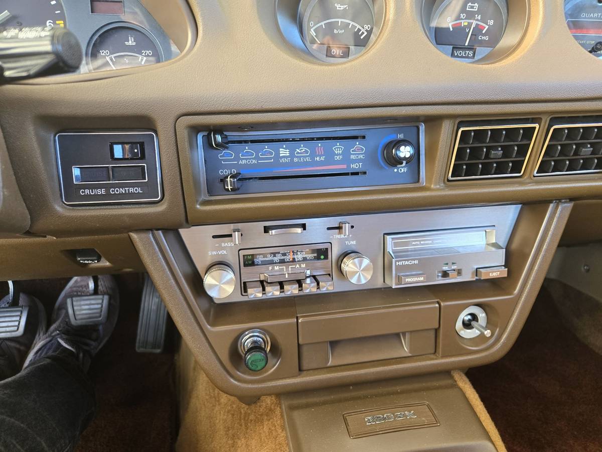 Datsun-280zx-gl-1980-brown-14