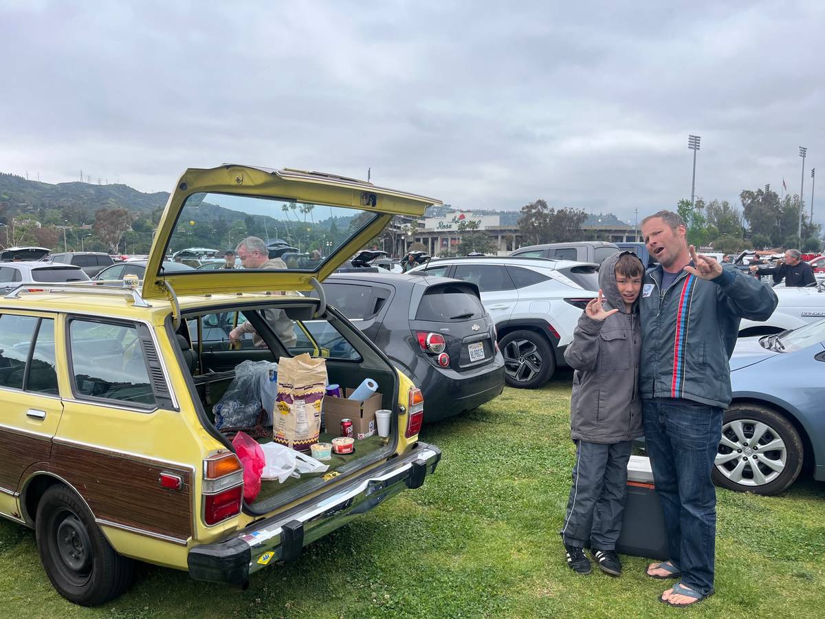Datsun-510-wagon-1978-yellow-16