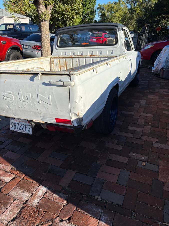 Datsun-620-1974-white-3