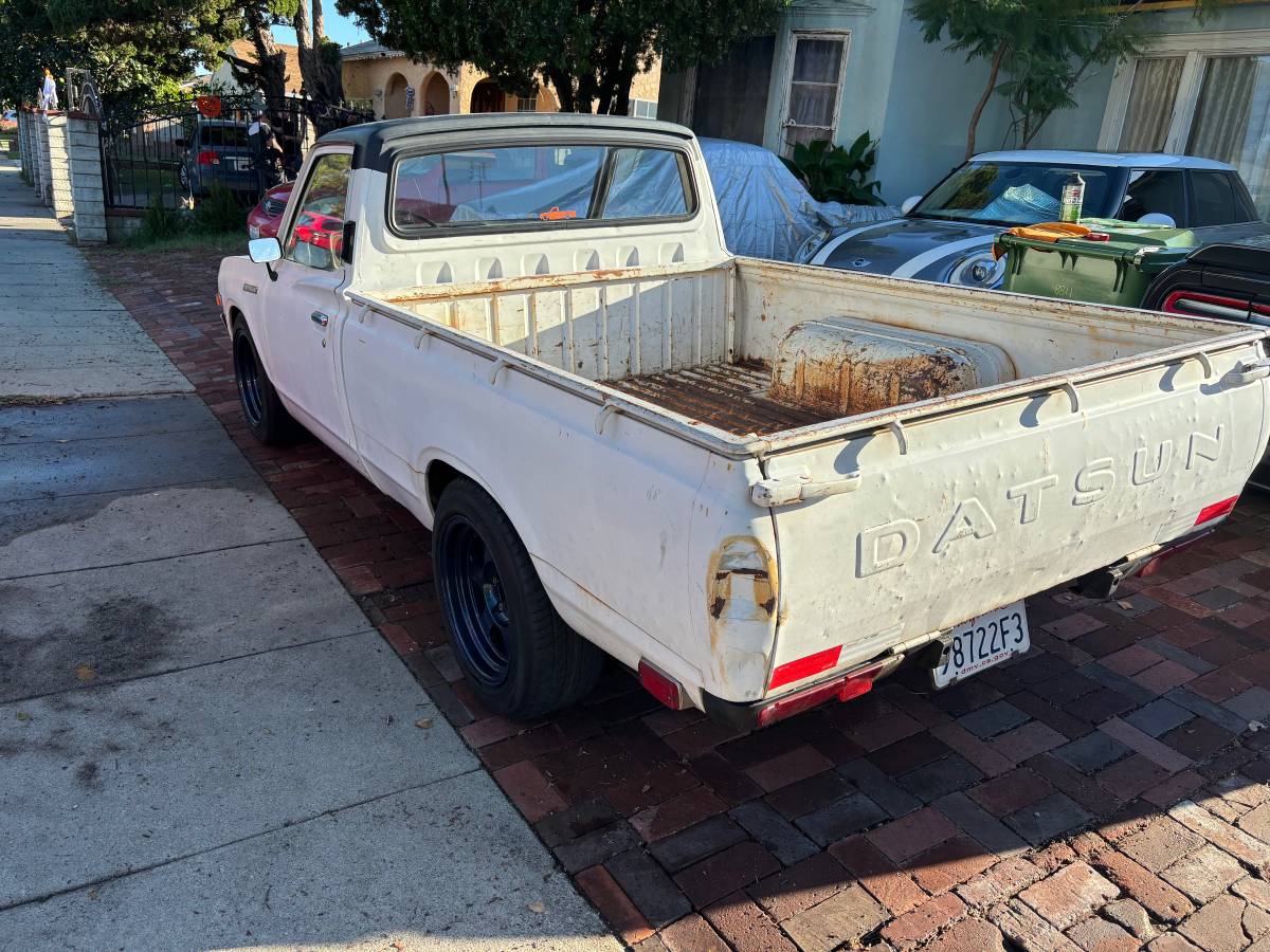 Datsun-620-1974-white-4