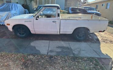 Datsun-620-1974-white-5