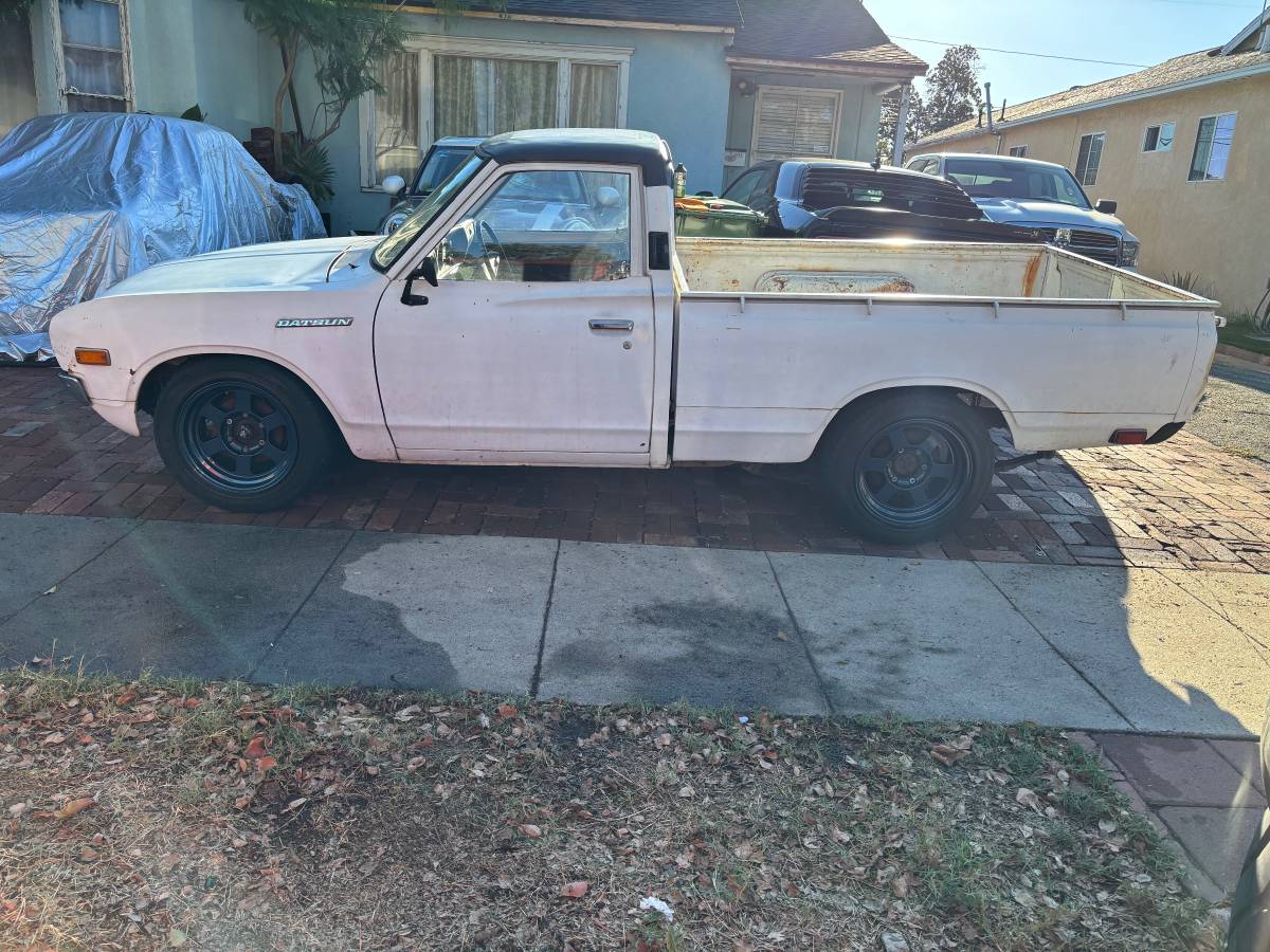 Datsun-620-1974-white-5