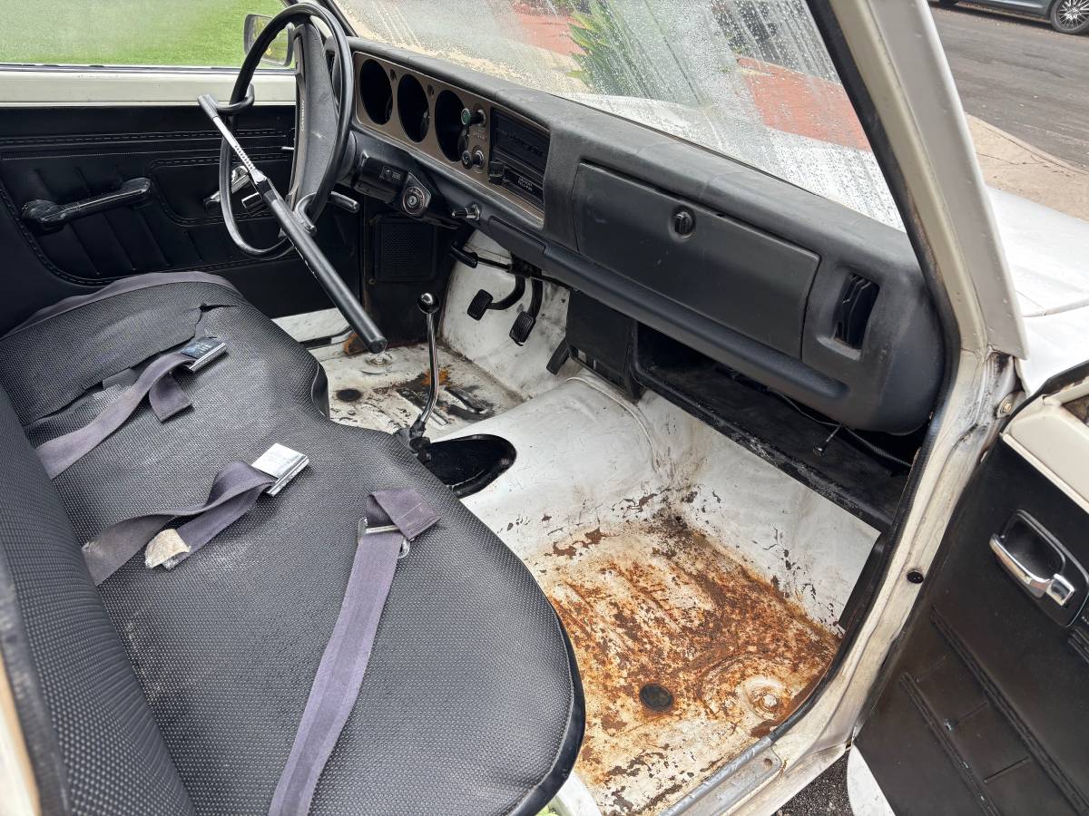 Datsun-620-1974-white-8