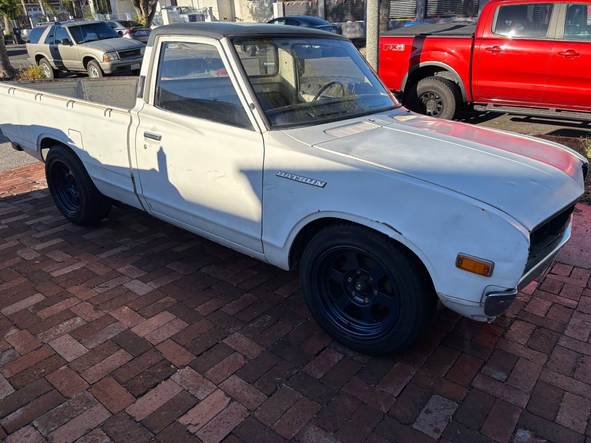 Datsun-620-1974-white