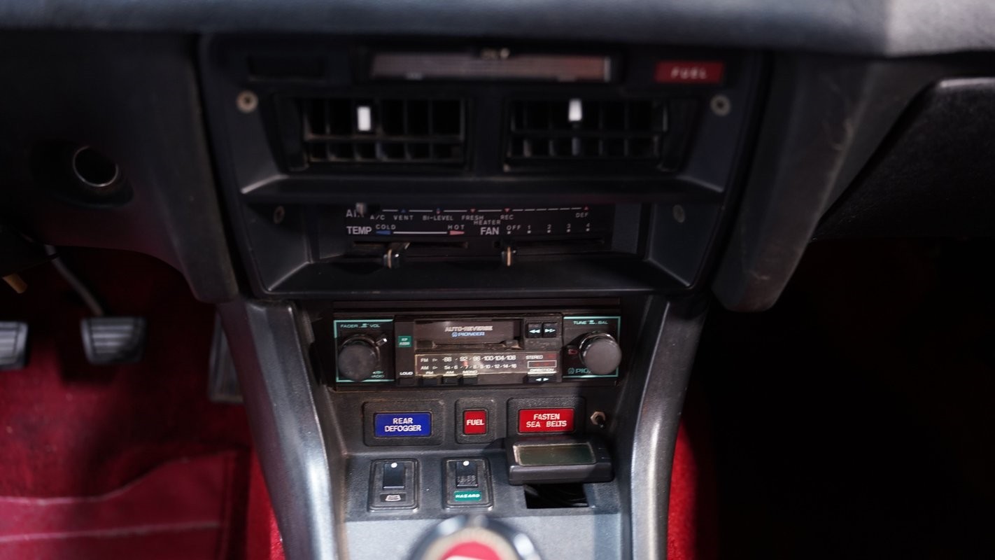 Datsun-Z-Series-1975-Coupe-37