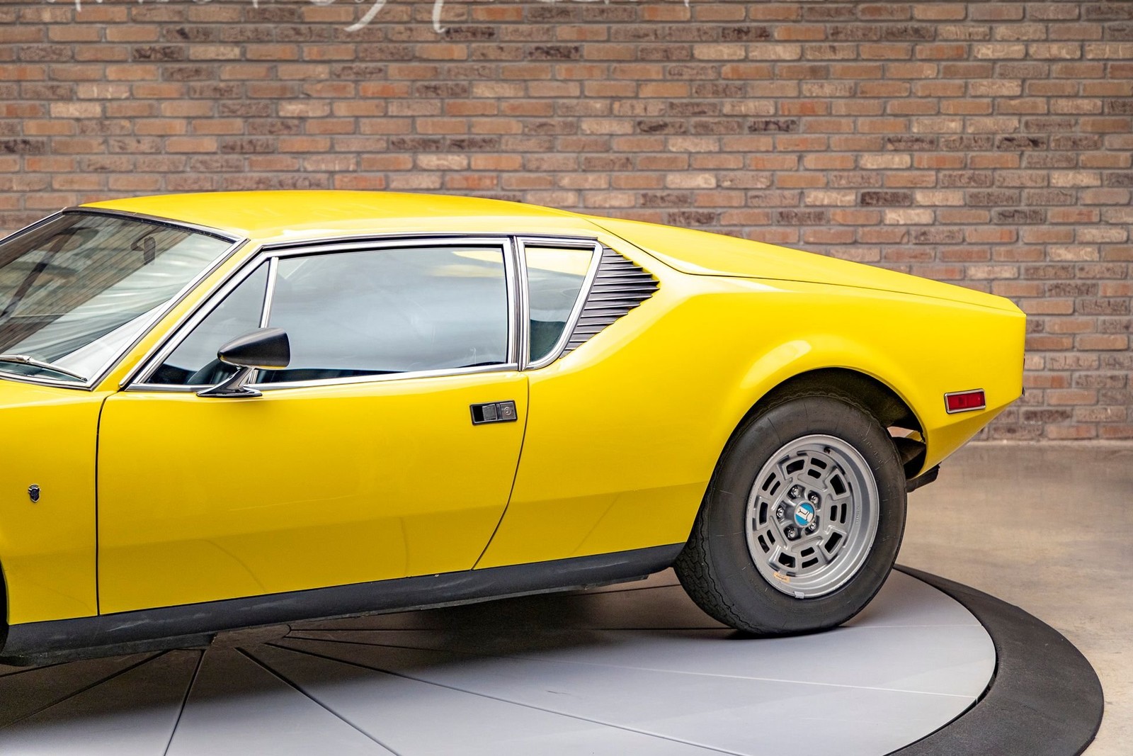 De-Tomaso-Pantera-1971-Coupe-11