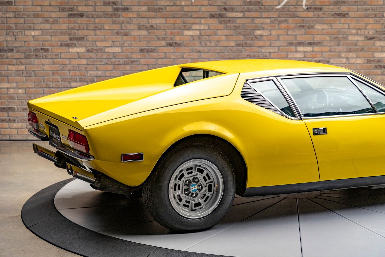 De-Tomaso-Pantera-1971-Coupe-12