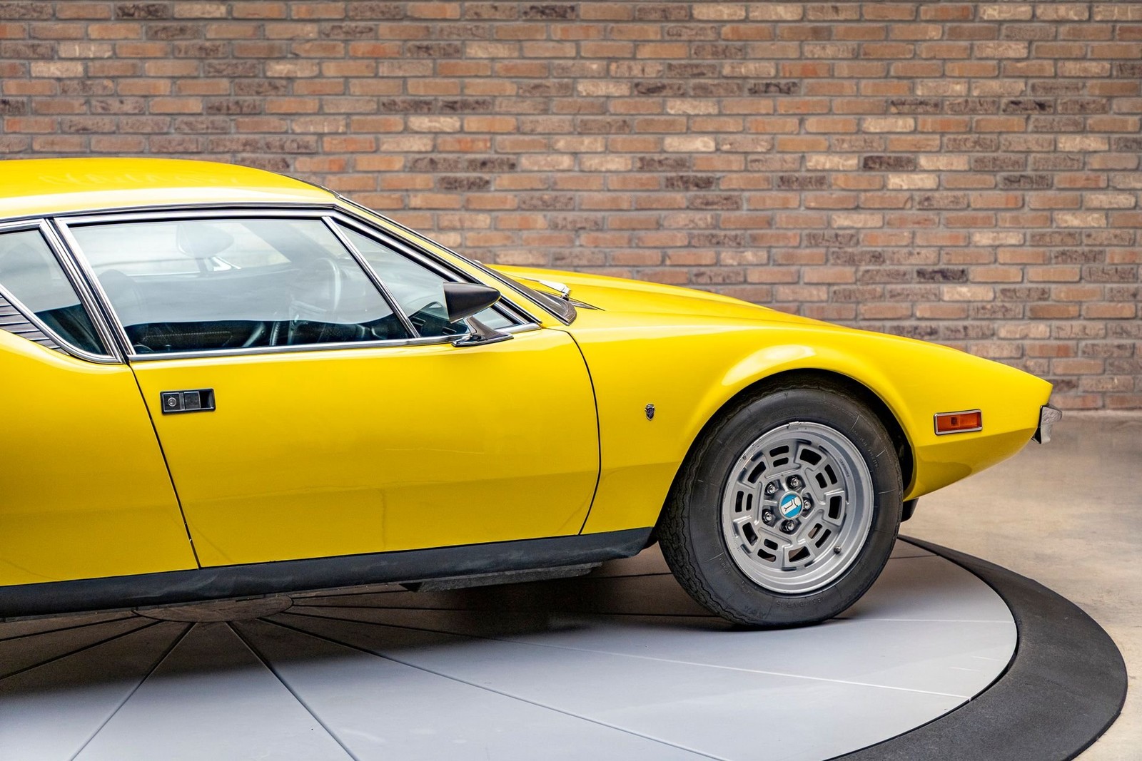 De-Tomaso-Pantera-1971-Coupe-13